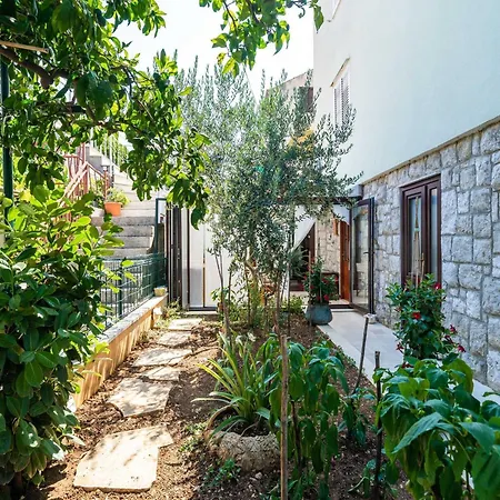 & Sunset - One Bedroom With Terrace And Garden View *