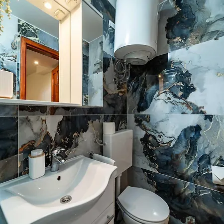 Apartman & Sunset - One Bedroom With Terrace And Garden View *